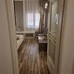 En